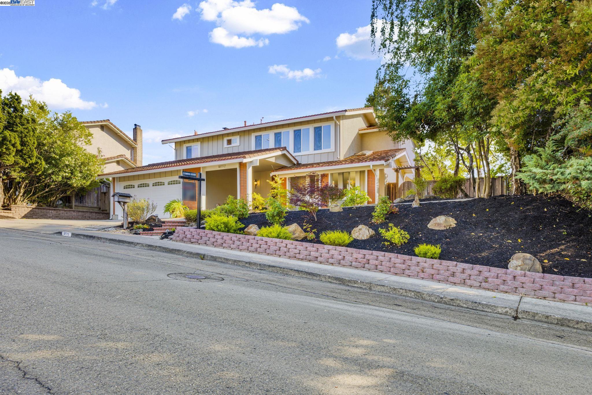 Detail Gallery Image 4 of 37 For 18575 Mesa Verde Way, Castro Valley,  CA 94552 - 4 Beds | 2/1 Baths
