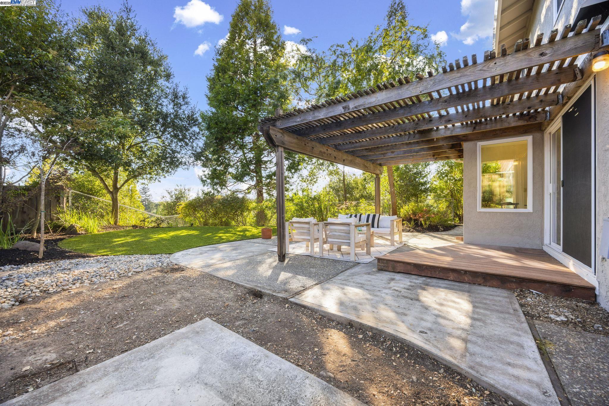 Detail Gallery Image 31 of 37 For 18575 Mesa Verde Way, Castro Valley,  CA 94552 - 4 Beds | 2/1 Baths