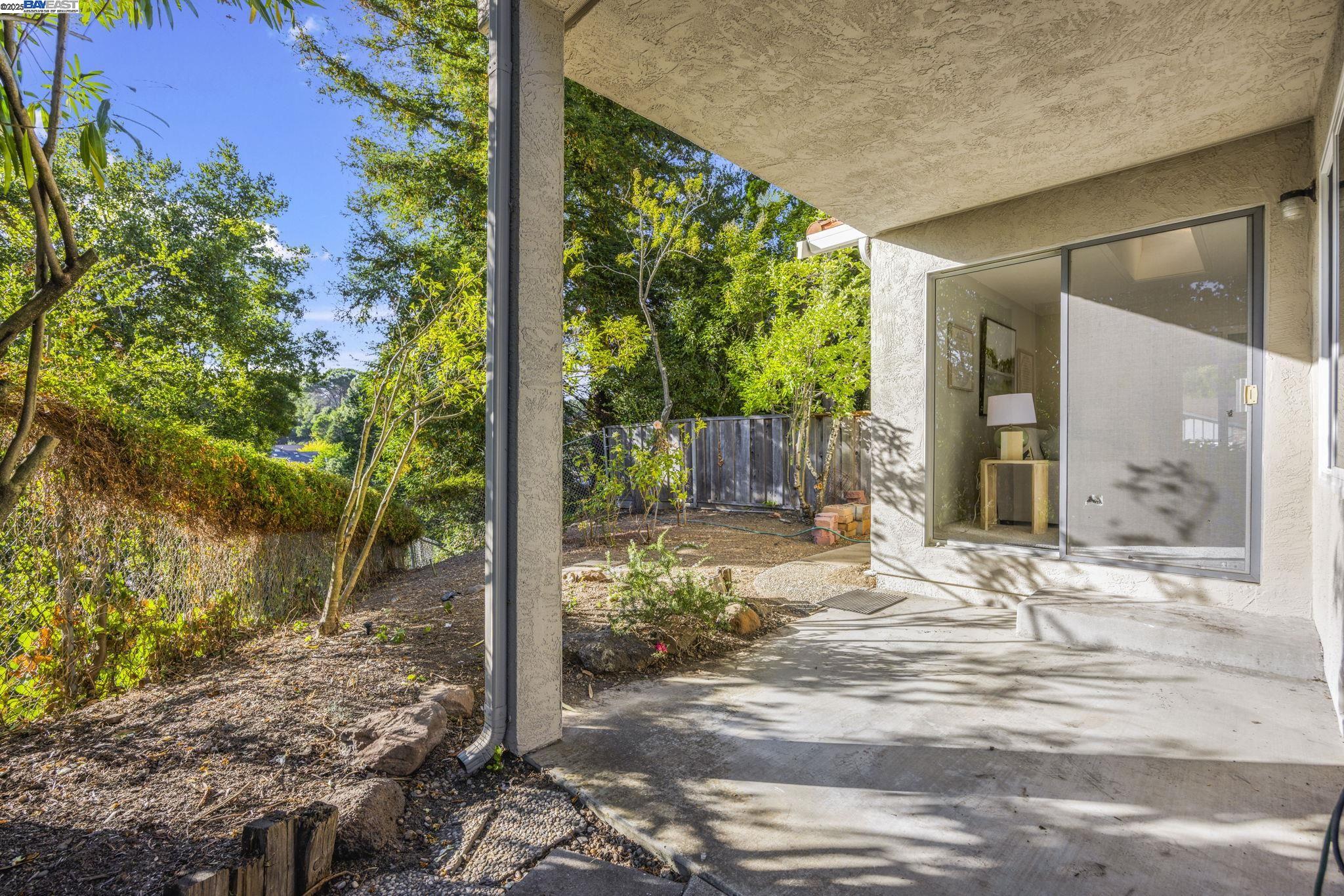 Detail Gallery Image 35 of 37 For 18575 Mesa Verde Way, Castro Valley,  CA 94552 - 4 Beds | 2/1 Baths