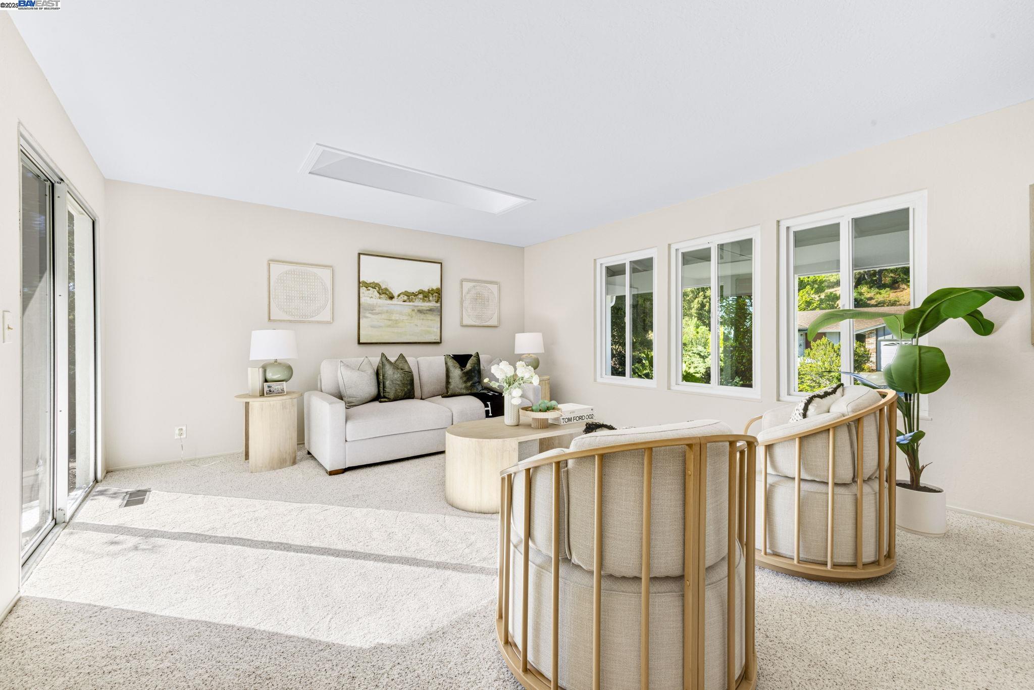 Detail Gallery Image 6 of 37 For 18575 Mesa Verde Way, Castro Valley,  CA 94552 - 4 Beds | 2/1 Baths