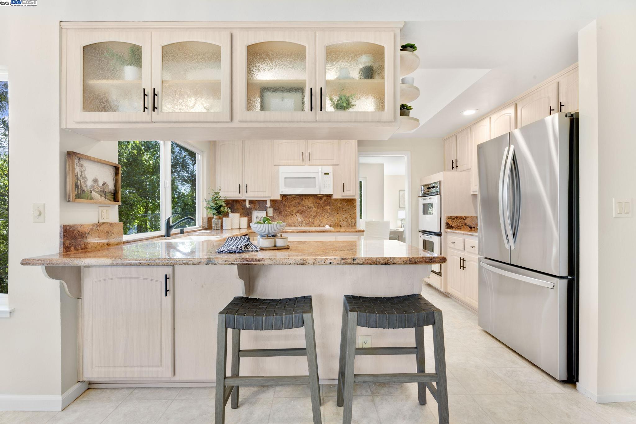 Detail Gallery Image 10 of 37 For 18575 Mesa Verde Way, Castro Valley,  CA 94552 - 4 Beds | 2/1 Baths
