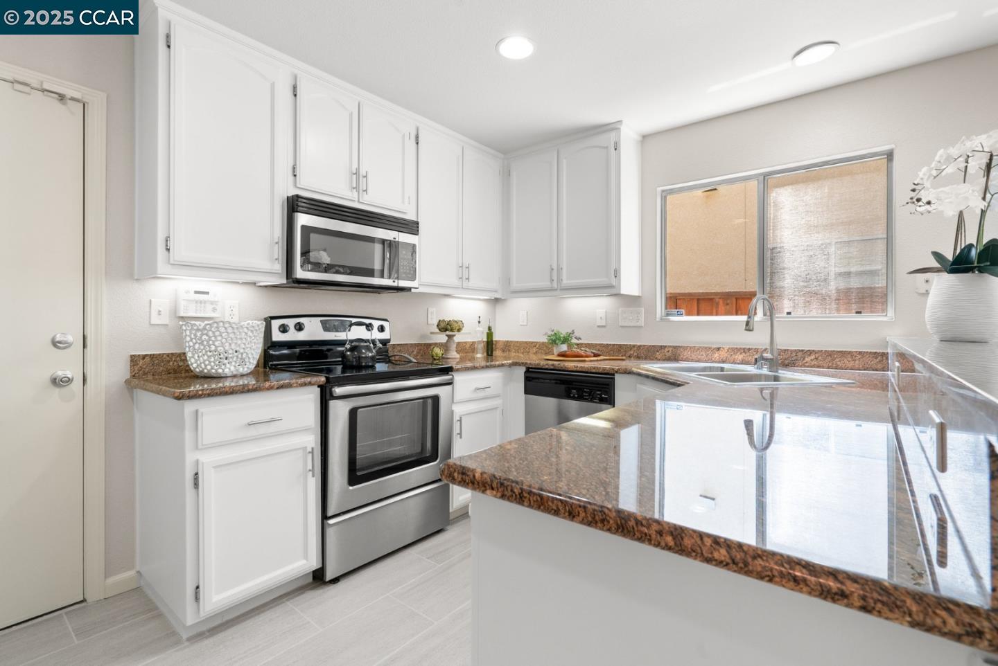 179 Foxglove Ln, Walnut Creek, California 94597, 3 Bedrooms Bedrooms, 8 Rooms Rooms,2 BathroomsBathrooms,Residential Lease,For Rent,179 Foxglove Ln,41106191