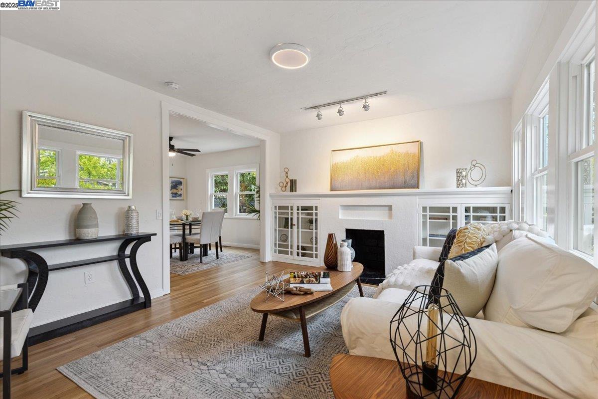 194 John St, Oakland, California 94611, 2 Bedrooms Bedrooms, 5 Rooms Rooms,1 BathroomBathrooms,Residential,For Sale,194 John St,41106192