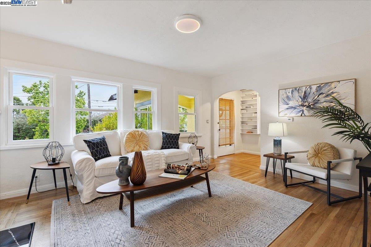 194 John St, Oakland, California 94611, 2 Bedrooms Bedrooms, 5 Rooms Rooms,1 BathroomBathrooms,Residential,For Sale,194 John St,41106192