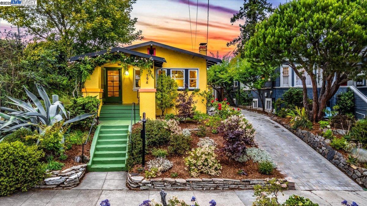 194 John St, Oakland, California 94611, 2 Bedrooms Bedrooms, 5 Rooms Rooms,1 BathroomBathrooms,Residential,For Sale,194 John St,41106192