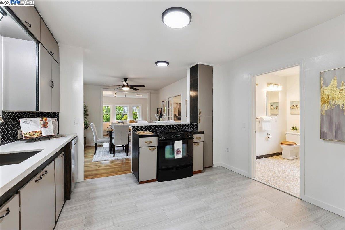 194 John St, Oakland, California 94611, 2 Bedrooms Bedrooms, 5 Rooms Rooms,1 BathroomBathrooms,Residential,For Sale,194 John St,41106192