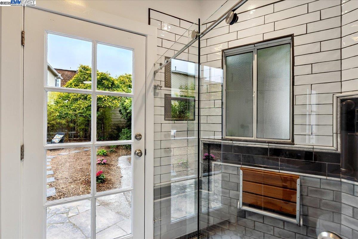 194 John St, Oakland, California 94611, 2 Bedrooms Bedrooms, 5 Rooms Rooms,1 BathroomBathrooms,Residential,For Sale,194 John St,41106192