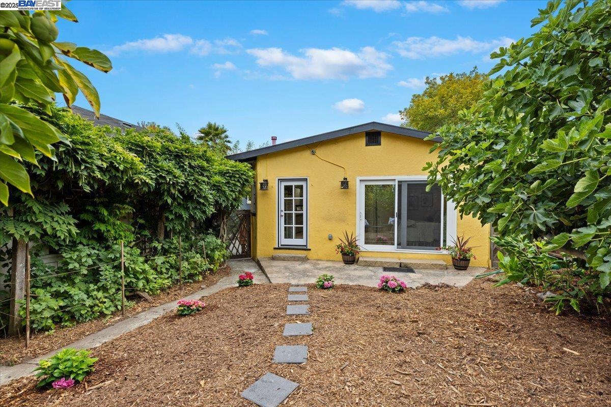 194 John St, Oakland, California 94611, 2 Bedrooms Bedrooms, 5 Rooms Rooms,1 BathroomBathrooms,Residential,For Sale,194 John St,41106192