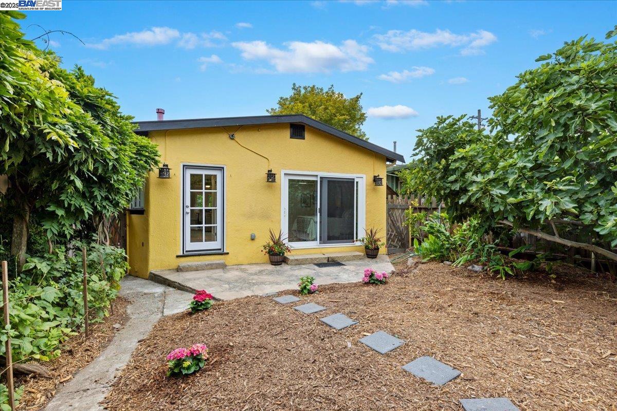 194 John St, Oakland, California 94611, 2 Bedrooms Bedrooms, 5 Rooms Rooms,1 BathroomBathrooms,Residential,For Sale,194 John St,41106192