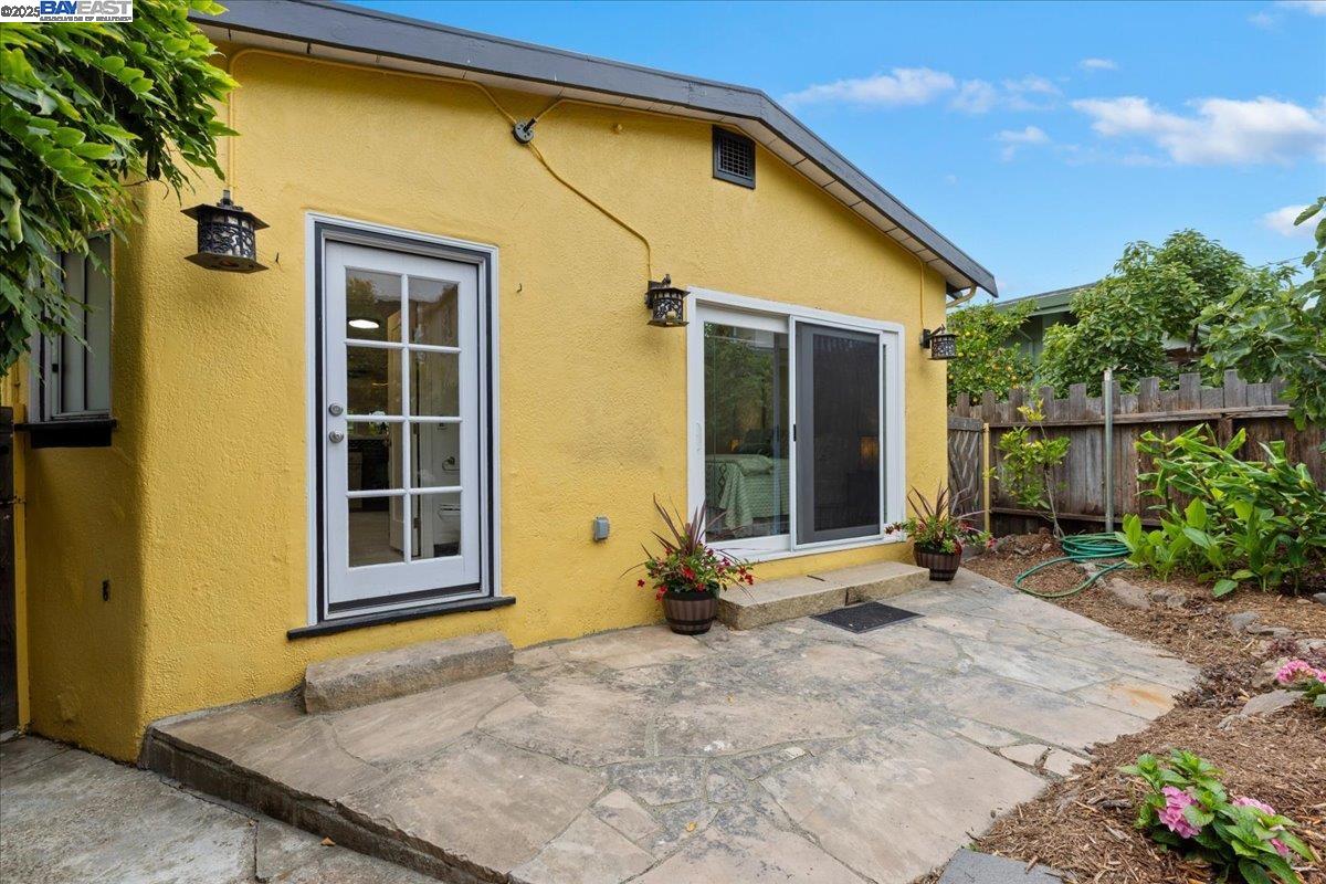 194 John St, Oakland, California 94611, 2 Bedrooms Bedrooms, 5 Rooms Rooms,1 BathroomBathrooms,Residential,For Sale,194 John St,41106192