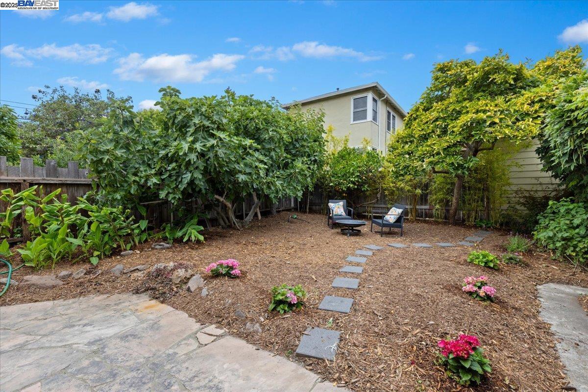 194 John St, Oakland, California 94611, 2 Bedrooms Bedrooms, 5 Rooms Rooms,1 BathroomBathrooms,Residential,For Sale,194 John St,41106192