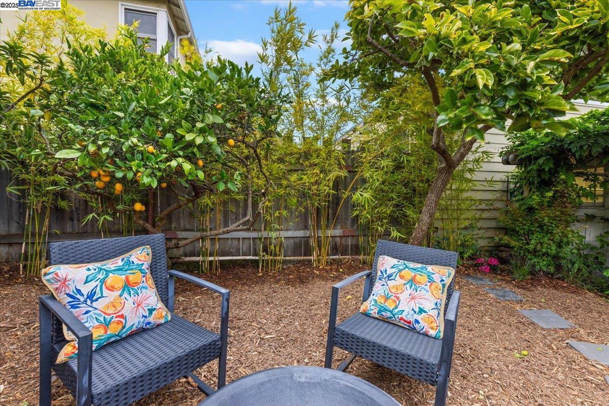 194 John St, Oakland, California 94611, 2 Bedrooms Bedrooms, 5 Rooms Rooms,1 BathroomBathrooms,Residential,For Sale,194 John St,41106192