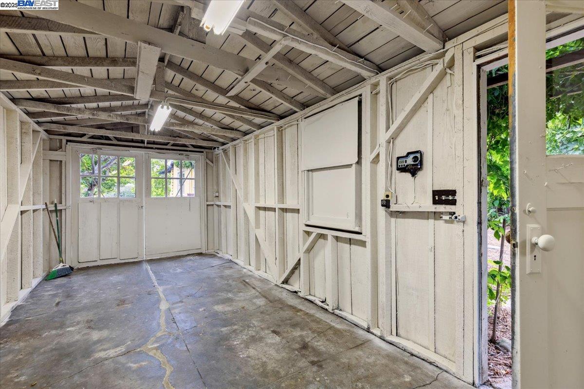 194 John St, Oakland, California 94611, 2 Bedrooms Bedrooms, 5 Rooms Rooms,1 BathroomBathrooms,Residential,For Sale,194 John St,41106192