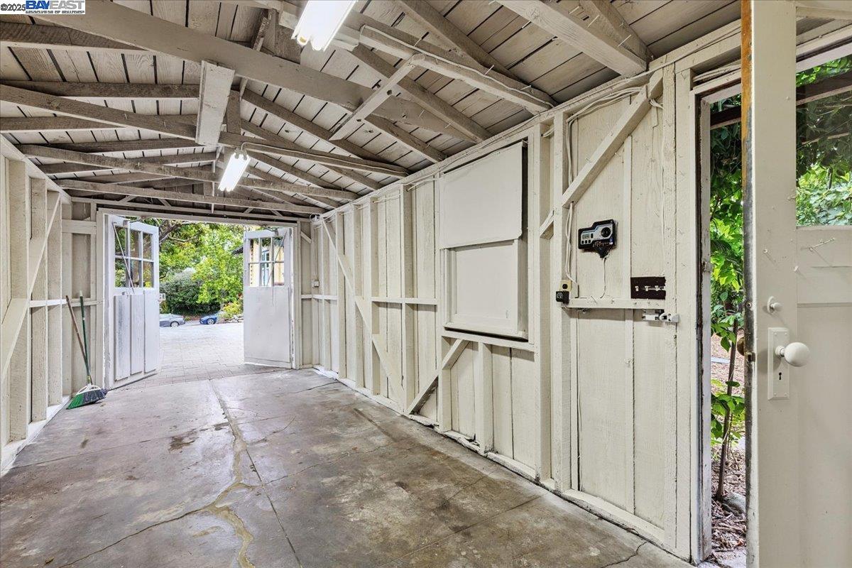 194 John St, Oakland, California 94611, 2 Bedrooms Bedrooms, 5 Rooms Rooms,1 BathroomBathrooms,Residential,For Sale,194 John St,41106192