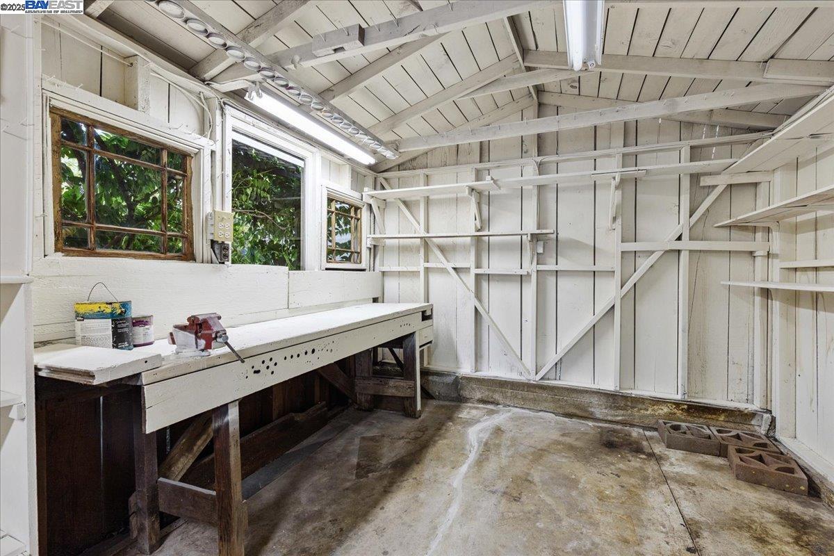 194 John St, Oakland, California 94611, 2 Bedrooms Bedrooms, 5 Rooms Rooms,1 BathroomBathrooms,Residential,For Sale,194 John St,41106192