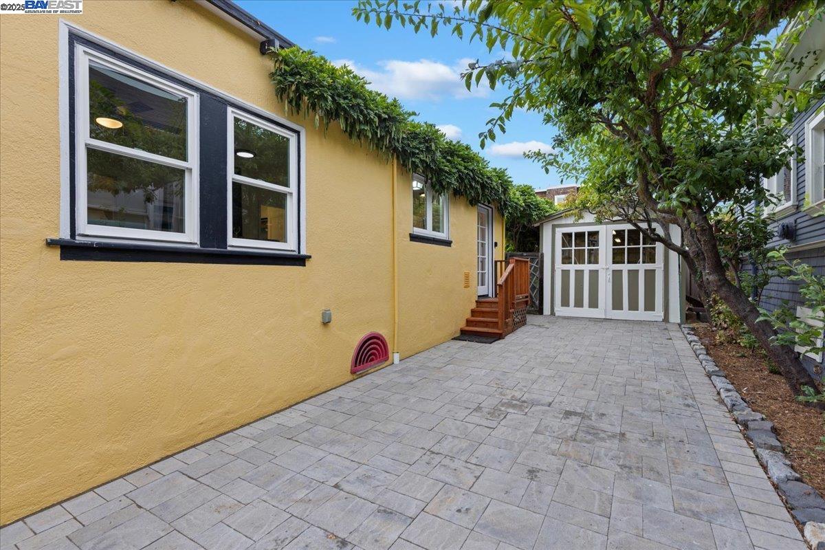 194 John St, Oakland, California 94611, 2 Bedrooms Bedrooms, 5 Rooms Rooms,1 BathroomBathrooms,Residential,For Sale,194 John St,41106192