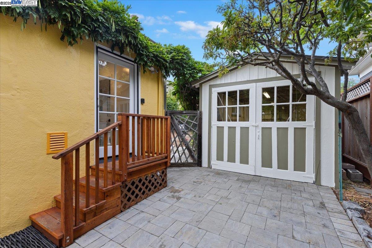 194 John St, Oakland, California 94611, 2 Bedrooms Bedrooms, 5 Rooms Rooms,1 BathroomBathrooms,Residential,For Sale,194 John St,41106192
