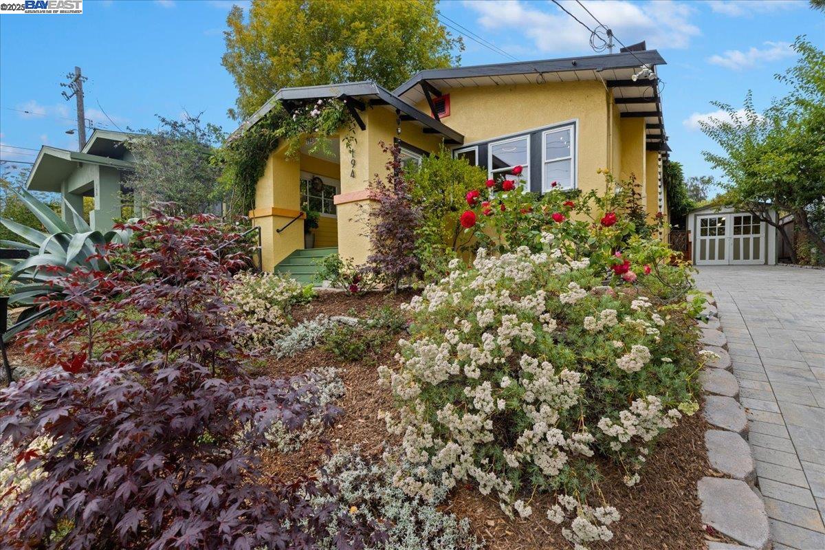194 John St, Oakland, California 94611, 2 Bedrooms Bedrooms, 5 Rooms Rooms,1 BathroomBathrooms,Residential,For Sale,194 John St,41106192