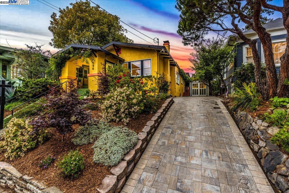 194 John St, Oakland, California 94611, 2 Bedrooms Bedrooms, 5 Rooms Rooms,1 BathroomBathrooms,Residential,For Sale,194 John St,41106192