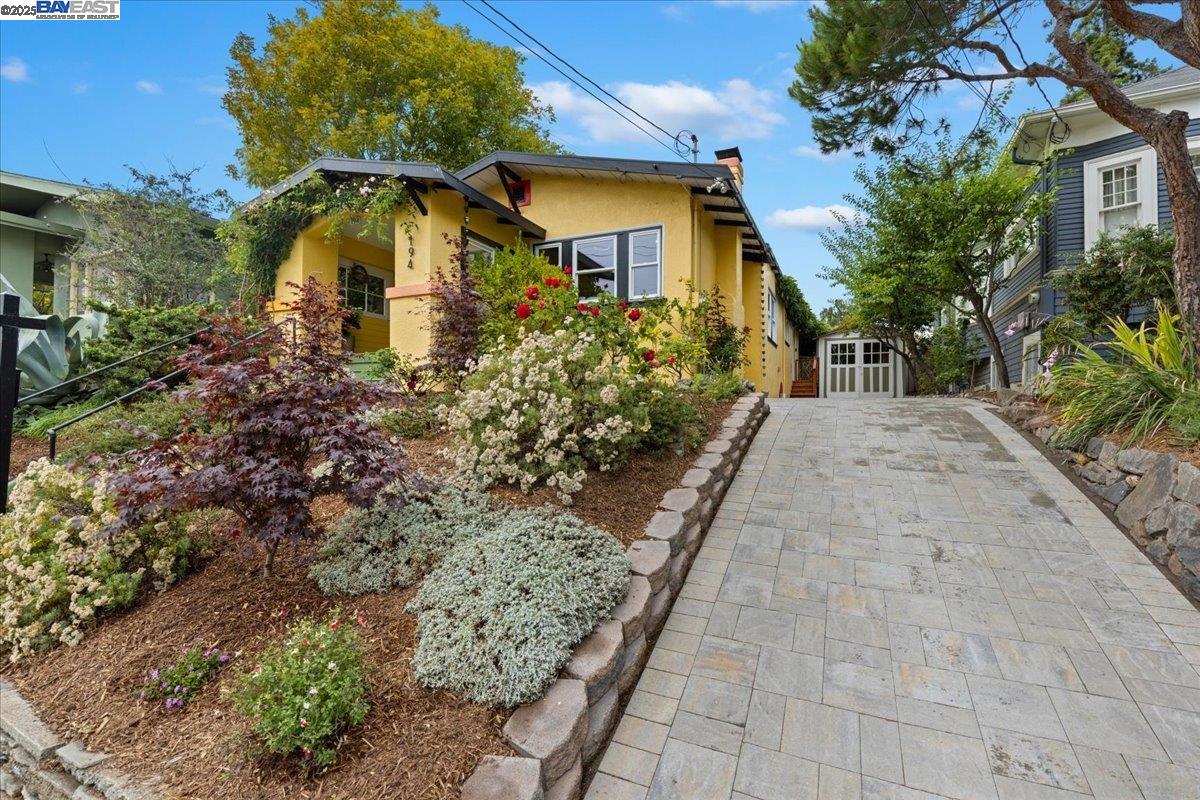 194 John St, Oakland, California 94611, 2 Bedrooms Bedrooms, 5 Rooms Rooms,1 BathroomBathrooms,Residential,For Sale,194 John St,41106192