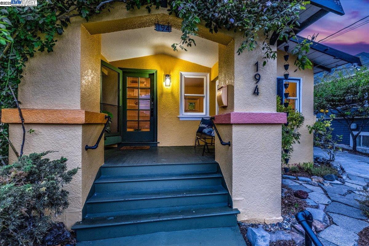 194 John St, Oakland, California 94611, 2 Bedrooms Bedrooms, 5 Rooms Rooms,1 BathroomBathrooms,Residential,For Sale,194 John St,41106192