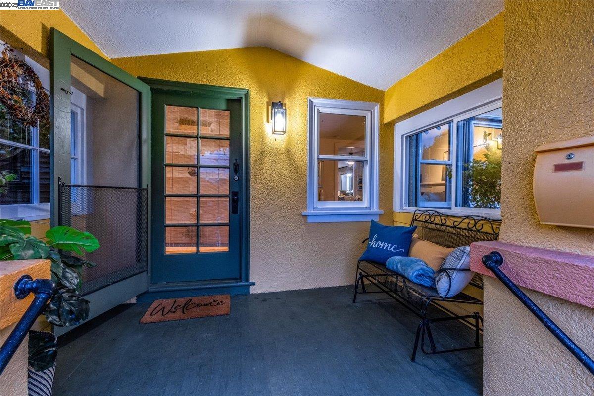 194 John St, Oakland, California 94611, 2 Bedrooms Bedrooms, 5 Rooms Rooms,1 BathroomBathrooms,Residential,For Sale,194 John St,41106192