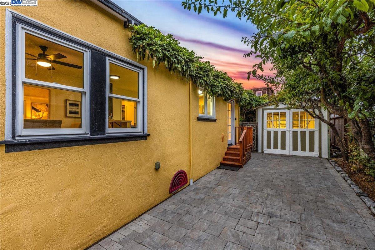 194 John St, Oakland, California 94611, 2 Bedrooms Bedrooms, 5 Rooms Rooms,1 BathroomBathrooms,Residential,For Sale,194 John St,41106192