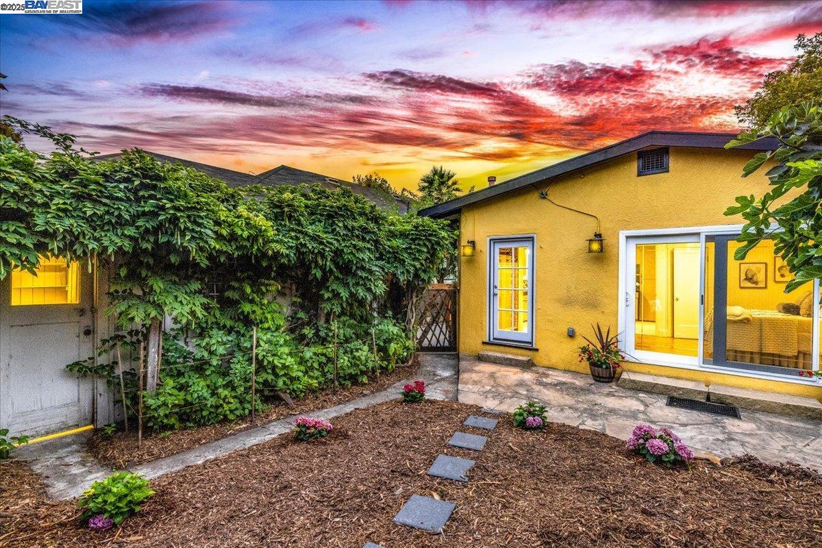 194 John St, Oakland, California 94611, 2 Bedrooms Bedrooms, 5 Rooms Rooms,1 BathroomBathrooms,Residential,For Sale,194 John St,41106192