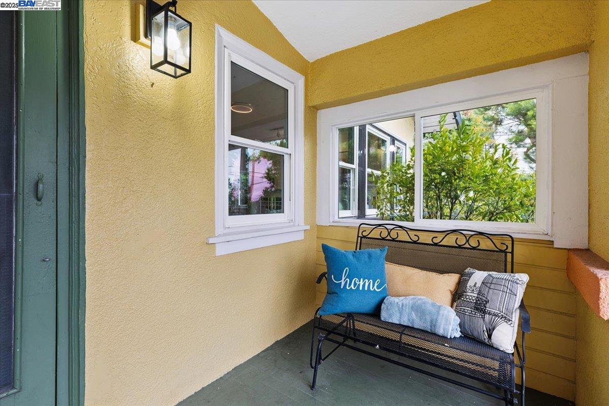 194 John St, Oakland, California 94611, 2 Bedrooms Bedrooms, 5 Rooms Rooms,1 BathroomBathrooms,Residential,For Sale,194 John St,41106192