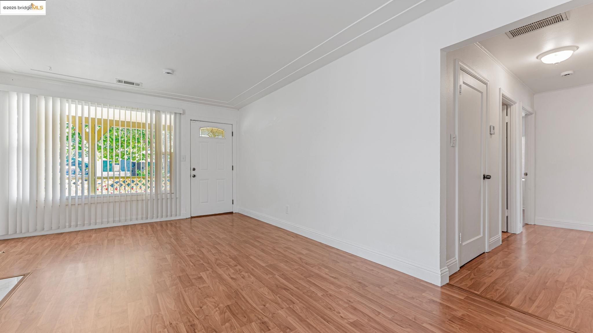 Detail Gallery Image 11 of 37 For 528 La Prenda Drive, Oakland,  CA 94603 - 3 Beds | 2/1 Baths
