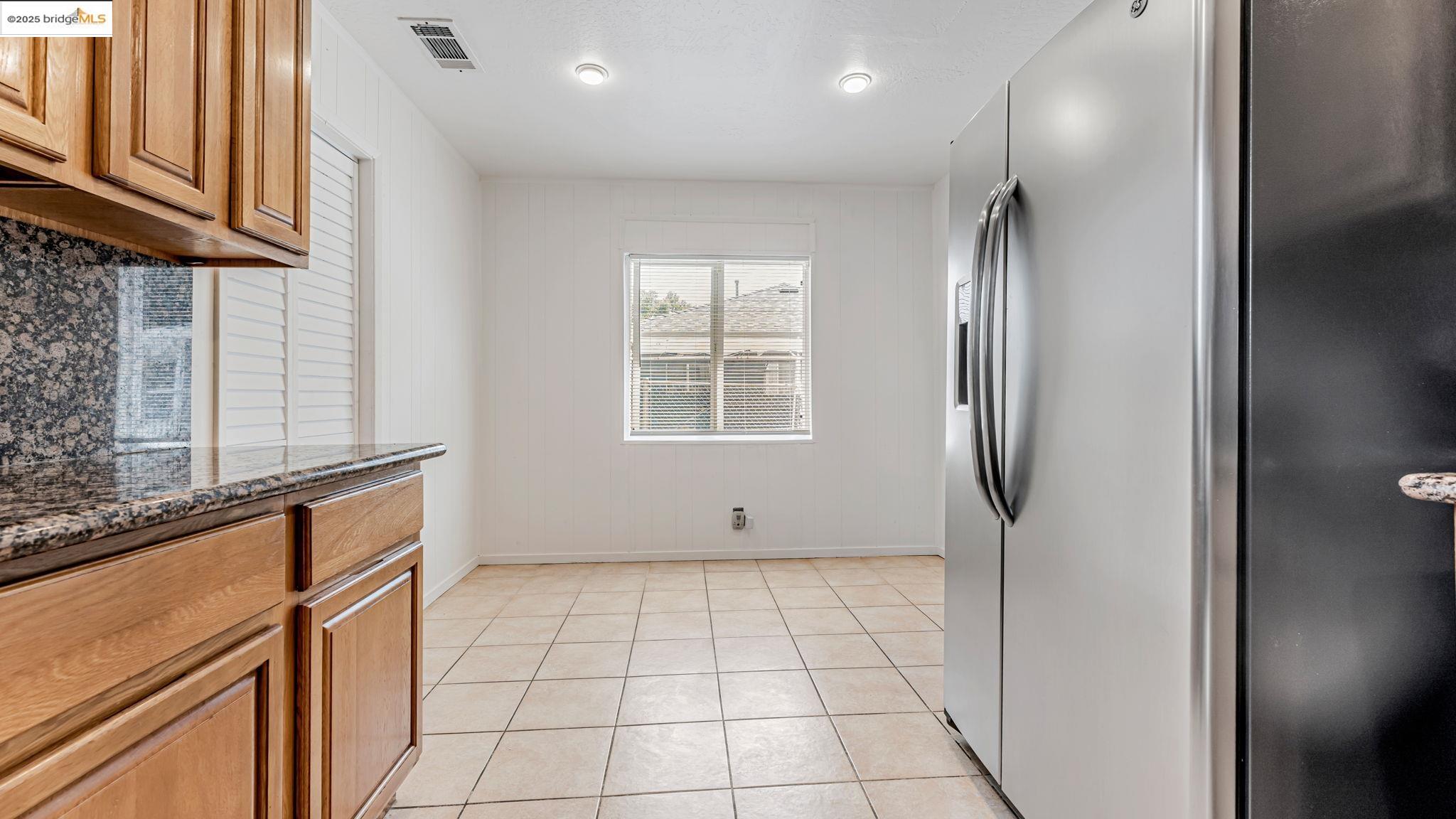 Detail Gallery Image 15 of 37 For 528 La Prenda Drive, Oakland,  CA 94603 - 3 Beds | 2/1 Baths