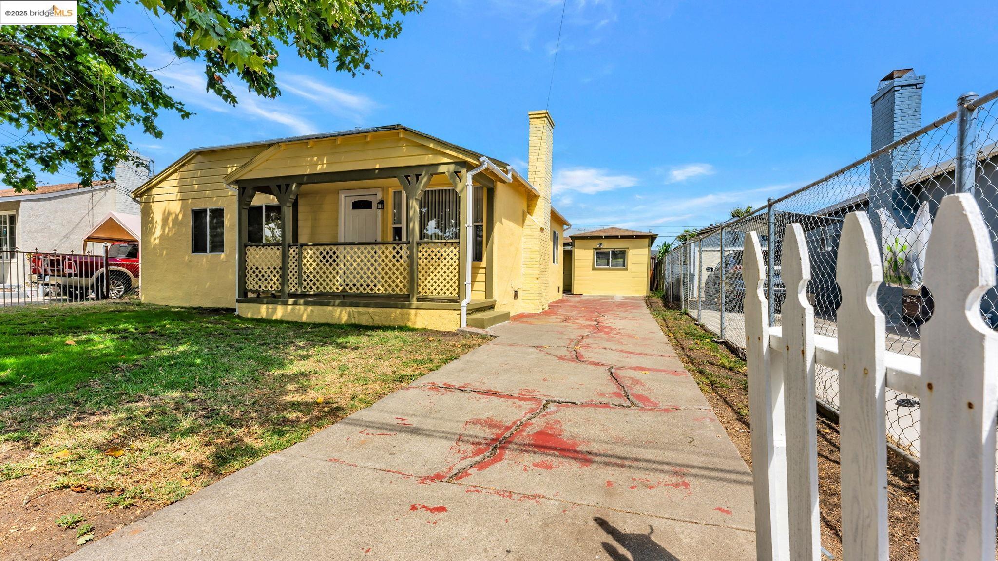 Detail Gallery Image 3 of 37 For 528 La Prenda Drive, Oakland,  CA 94603 - 3 Beds | 2/1 Baths
