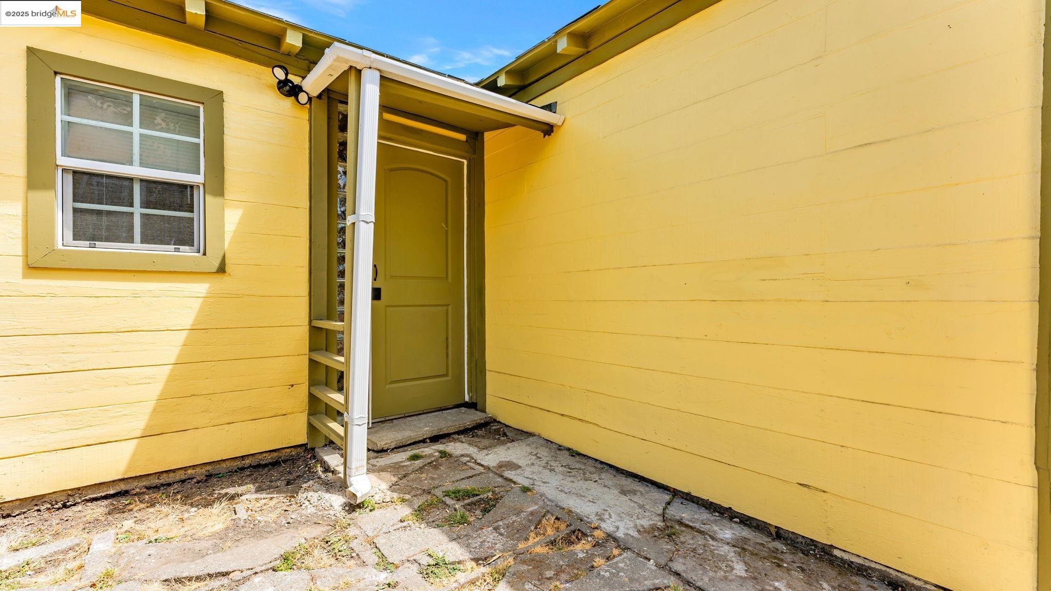 Detail Gallery Image 32 of 37 For 528 La Prenda Drive, Oakland,  CA 94603 - 3 Beds | 2/1 Baths