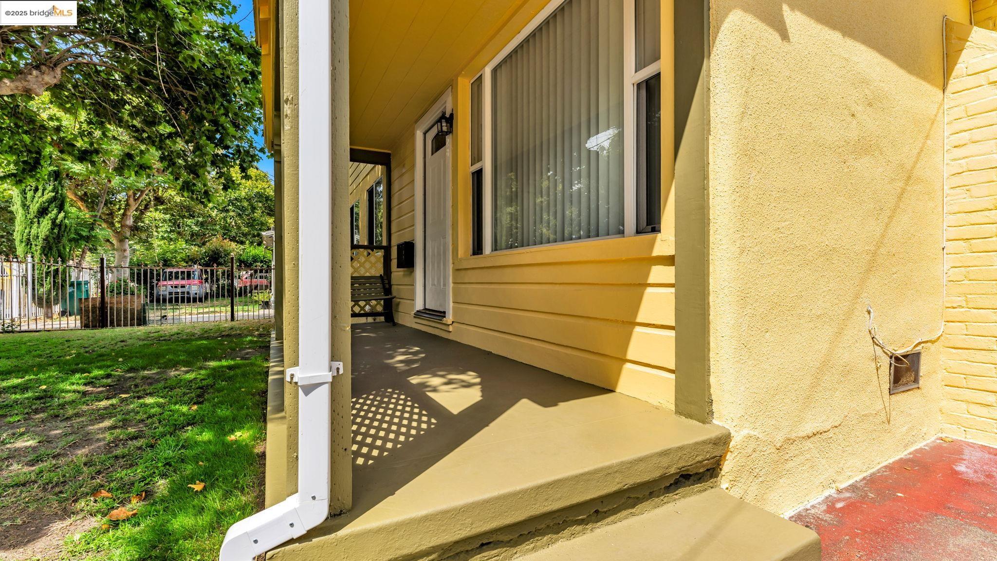 Detail Gallery Image 5 of 37 For 528 La Prenda Drive, Oakland,  CA 94603 - 3 Beds | 2/1 Baths
