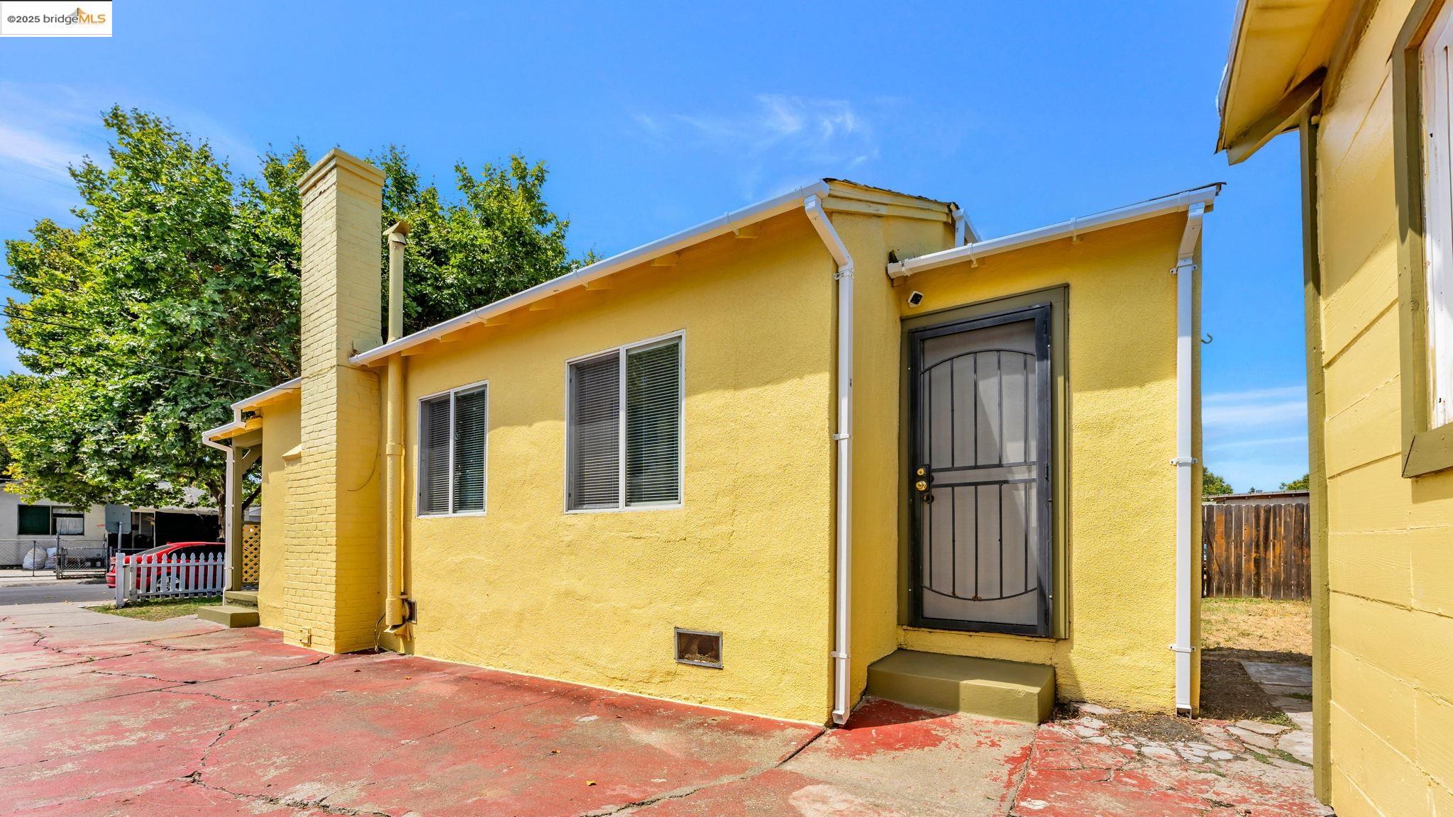 Detail Gallery Image 6 of 37 For 528 La Prenda Drive, Oakland,  CA 94603 - 3 Beds | 2/1 Baths