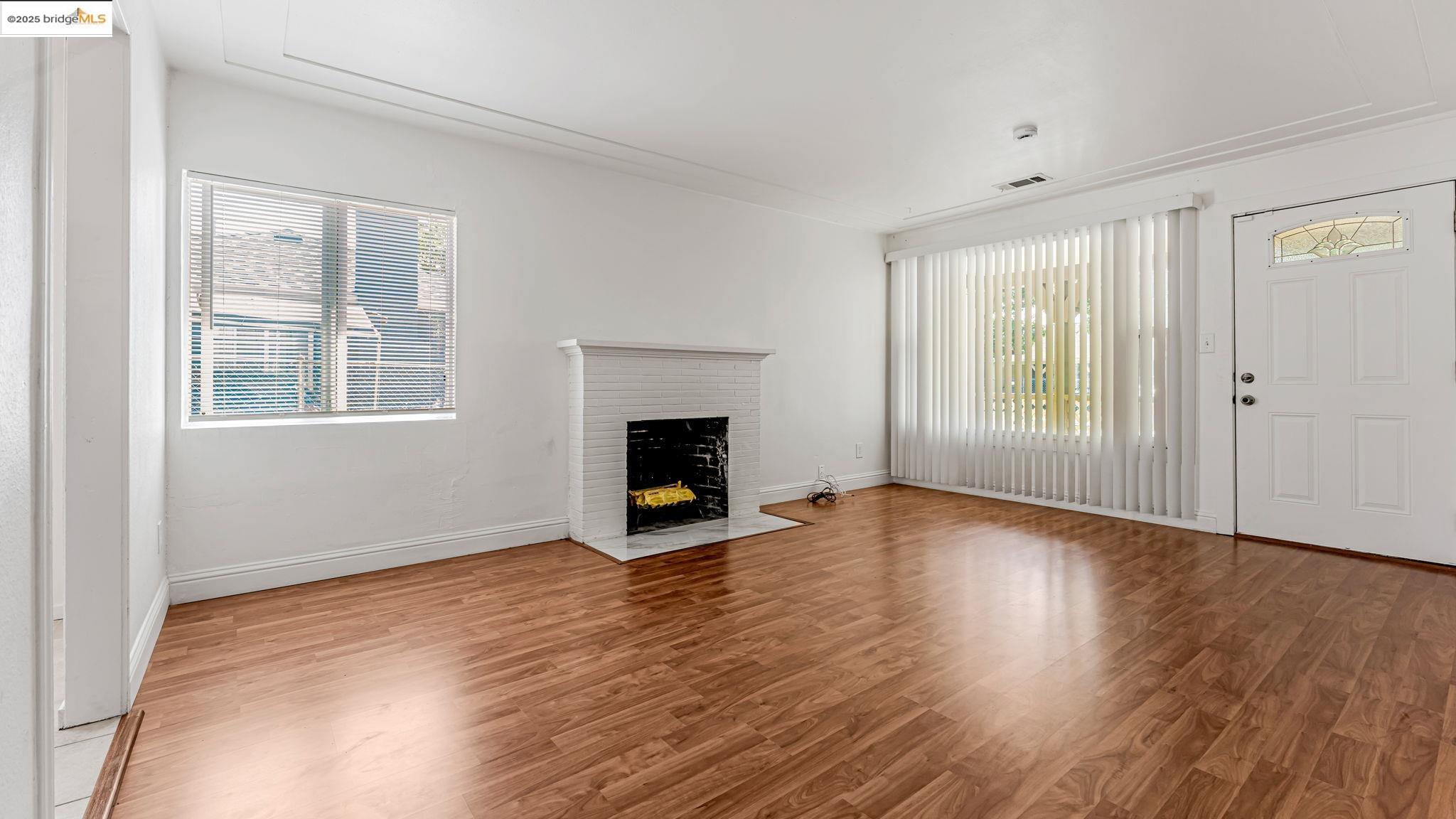 Detail Gallery Image 10 of 37 For 528 La Prenda Drive, Oakland,  CA 94603 - 3 Beds | 2/1 Baths