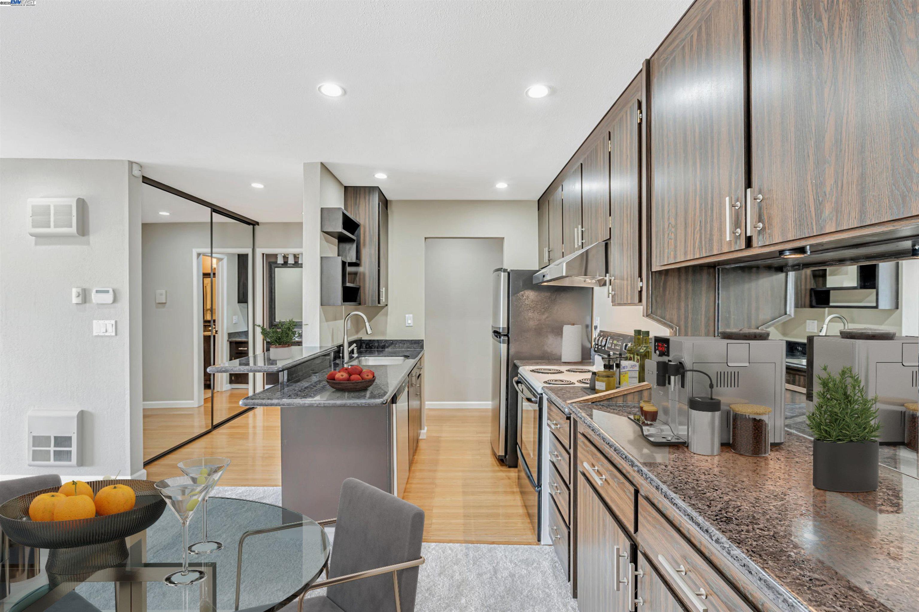 950 Shorepoint Ct # 309, Alameda, California 94501, 1 Bedroom Bedrooms, 3 Rooms Rooms,1 BathroomBathrooms,Residential,For Sale,950 Shorepoint Ct # 309,41106198