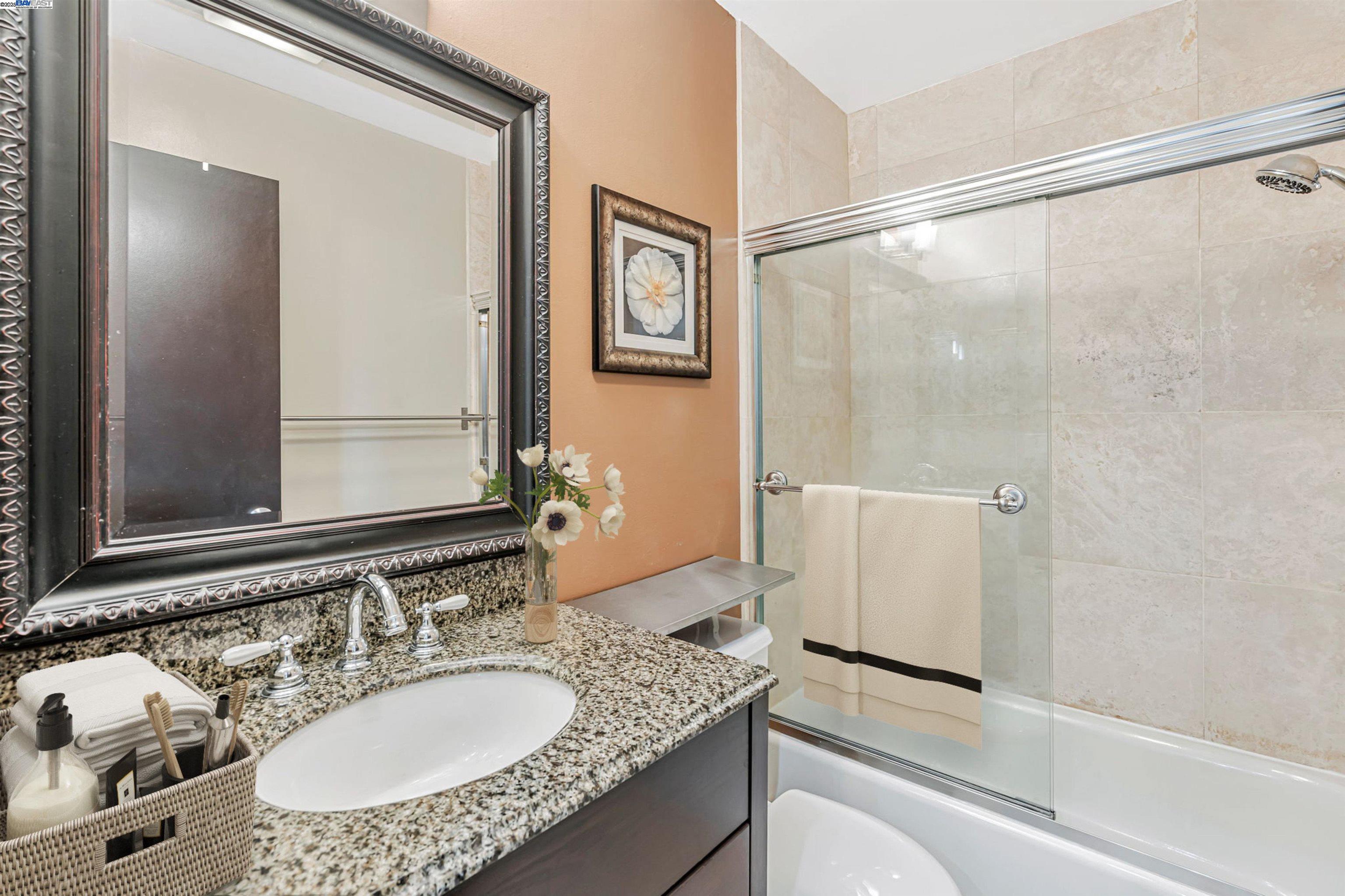 950 Shorepoint Ct # 309, Alameda, California 94501, 1 Bedroom Bedrooms, 3 Rooms Rooms,1 BathroomBathrooms,Residential,For Sale,950 Shorepoint Ct # 309,41106198