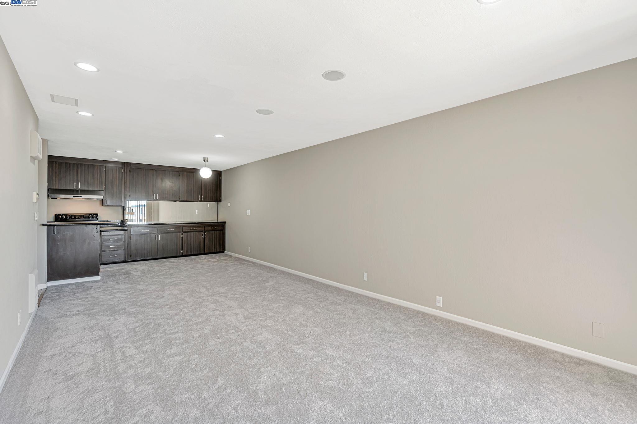 950 Shorepoint Ct # 309, Alameda, California 94501, 1 Bedroom Bedrooms, 3 Rooms Rooms,1 BathroomBathrooms,Residential,For Sale,950 Shorepoint Ct # 309,41106198