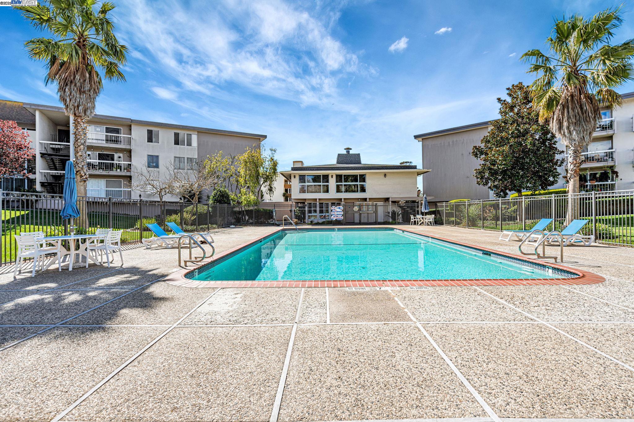 950 Shorepoint Ct # 309, Alameda, California 94501, 1 Bedroom Bedrooms, 3 Rooms Rooms,1 BathroomBathrooms,Residential,For Sale,950 Shorepoint Ct # 309,41106198