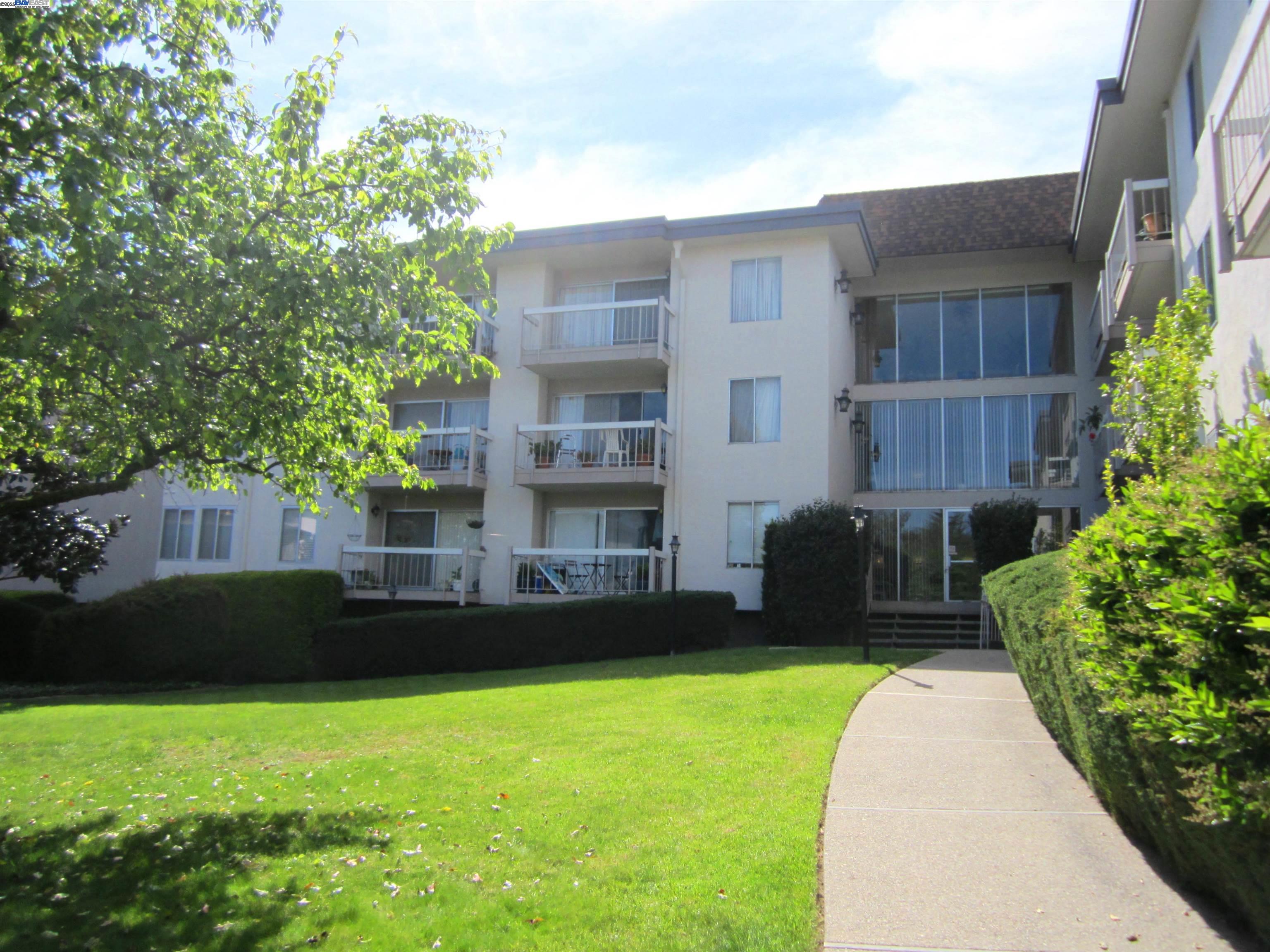 950 Shorepoint Ct # 309, Alameda, California 94501, 1 Bedroom Bedrooms, 3 Rooms Rooms,1 BathroomBathrooms,Residential,For Sale,950 Shorepoint Ct # 309,41106198