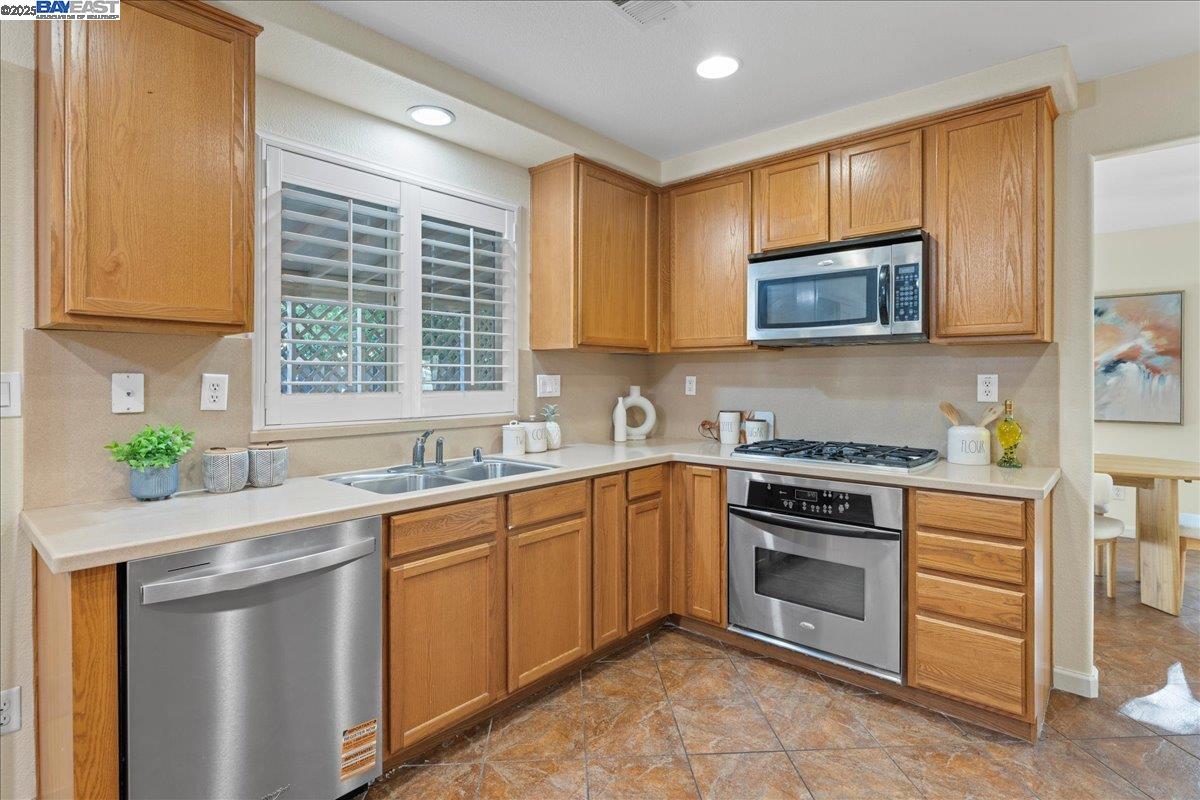 Detail Gallery Image 20 of 60 For 4709 Bartram Run Ct, Stockton,  CA 95212 - 6 Beds | 3 Baths
