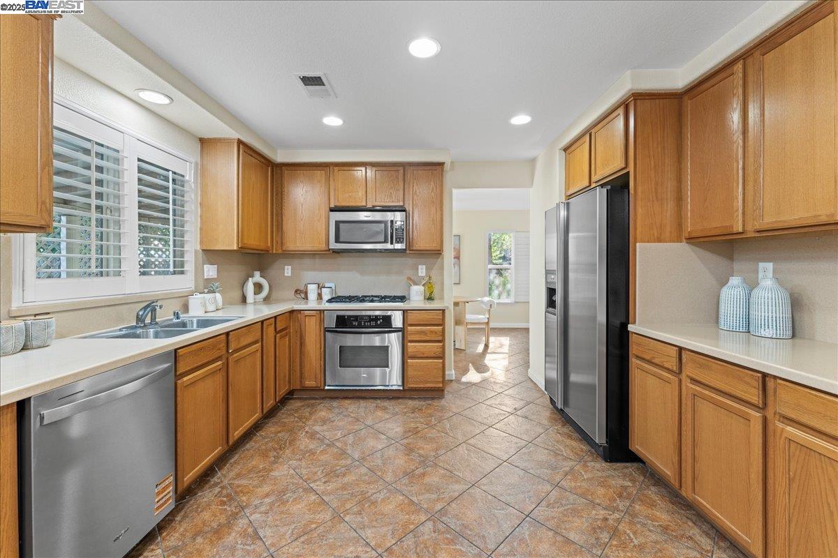 Detail Gallery Image 21 of 60 For 4709 Bartram Run Ct, Stockton,  CA 95212 - 6 Beds | 3 Baths