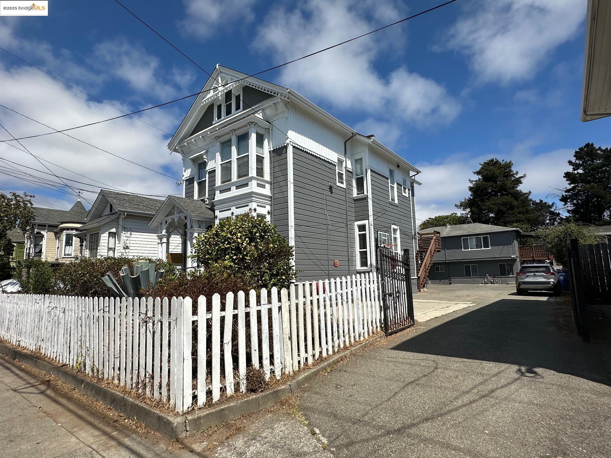 1520 Willow St, Alameda, California 94501, ,Residential Income,For Sale,1520 Willow St,41106203