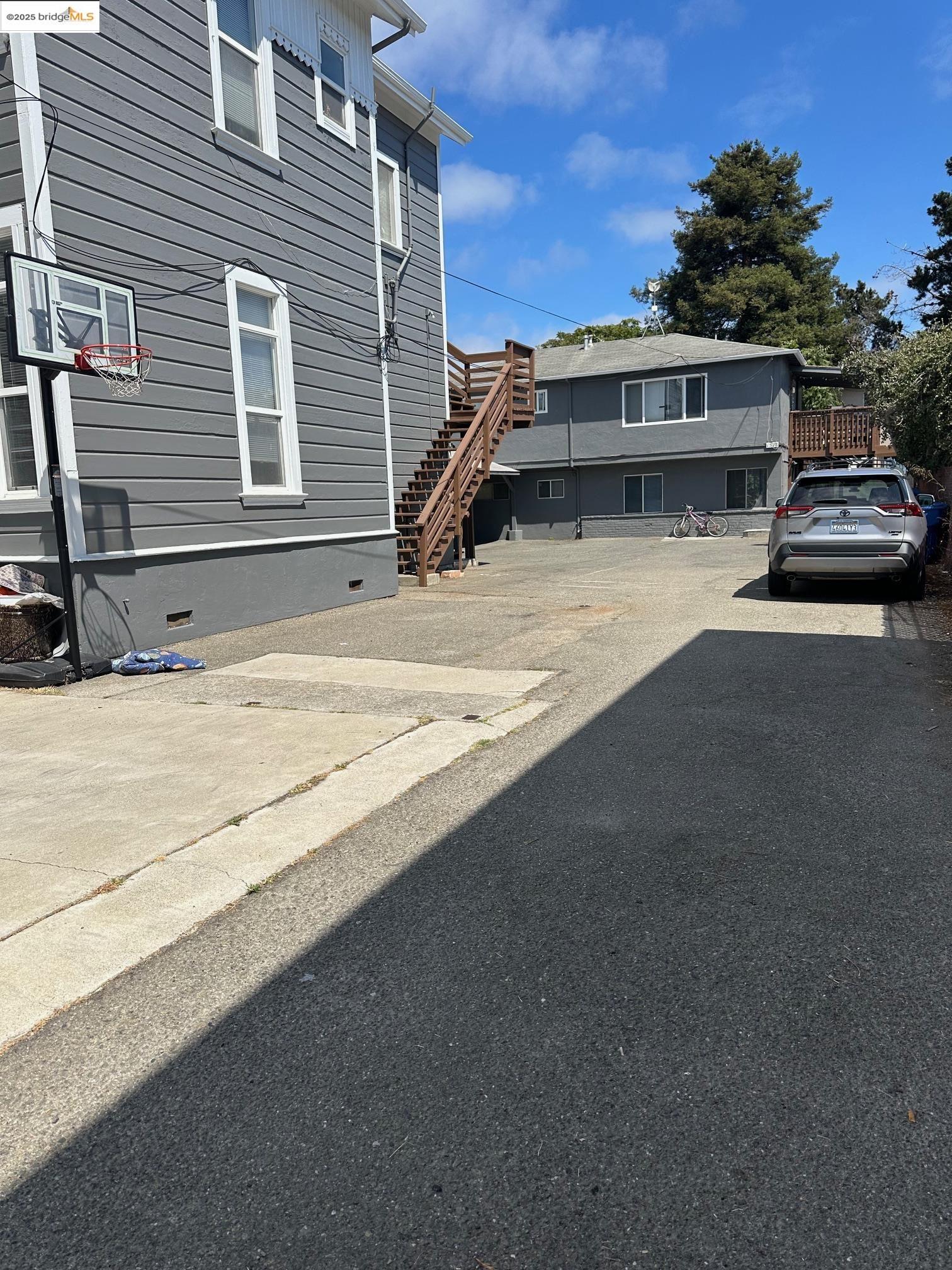1520 Willow St, Alameda, California 94501, ,Residential Income,For Sale,1520 Willow St,41106203