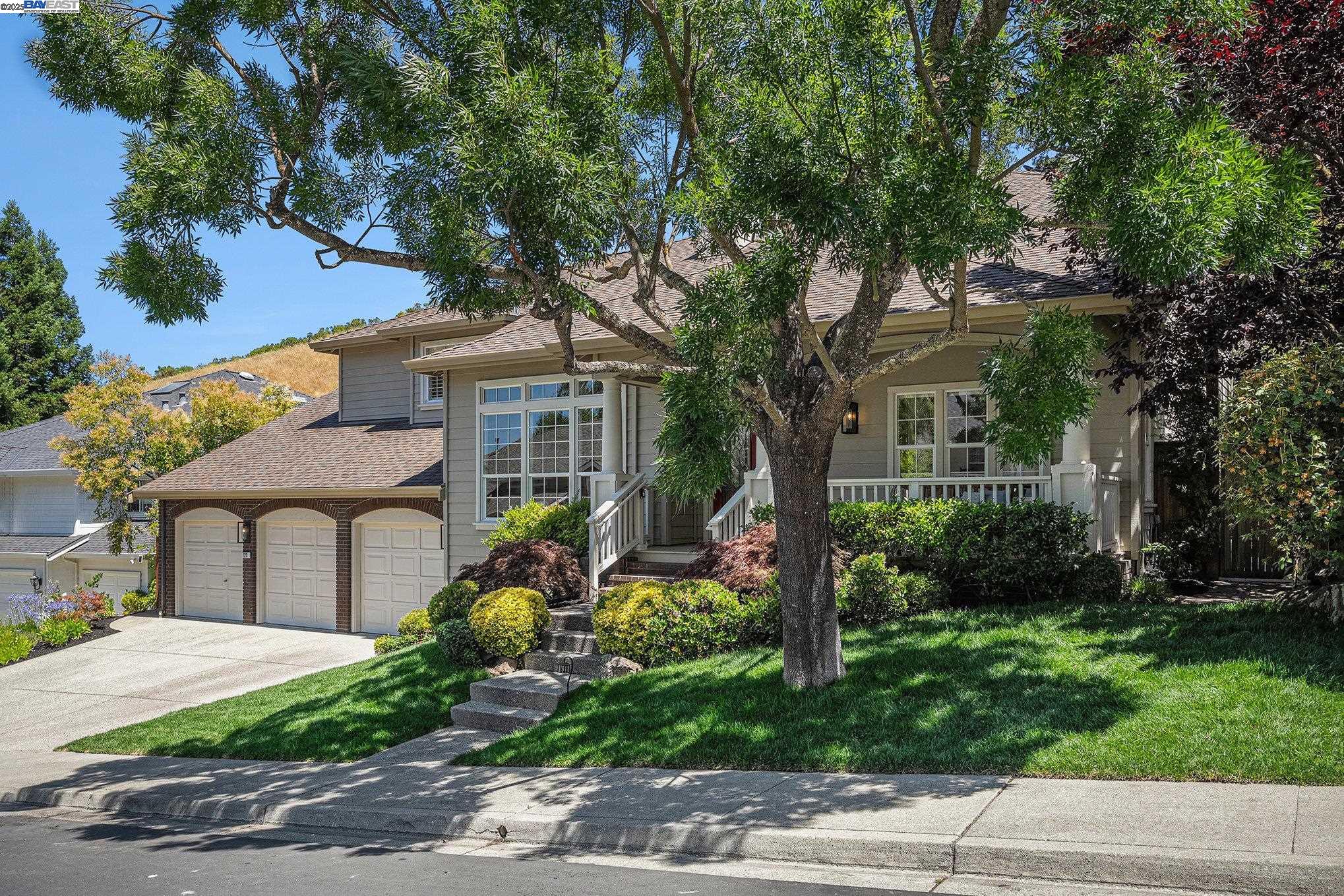 Detail Gallery Image 2 of 52 For 120 Windover Dr, Danville,  CA 94506 - 5 Beds | 4 Baths