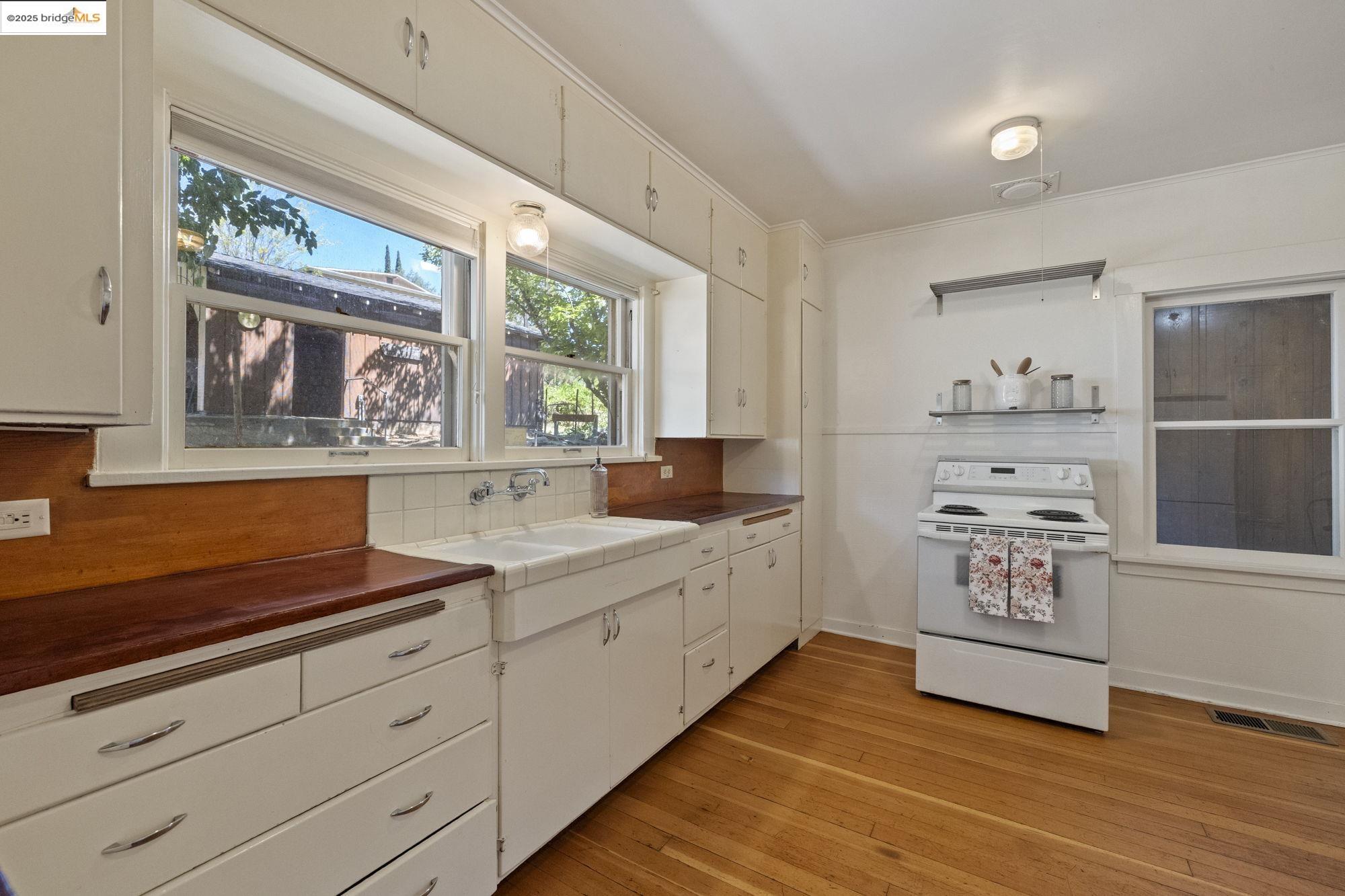 55 Tuolumne St, Sonora, California 95370, 2 Bedrooms Bedrooms, 5 Rooms Rooms,2 BathroomsBathrooms,Residential,For Sale,55 Tuolumne St,41106209