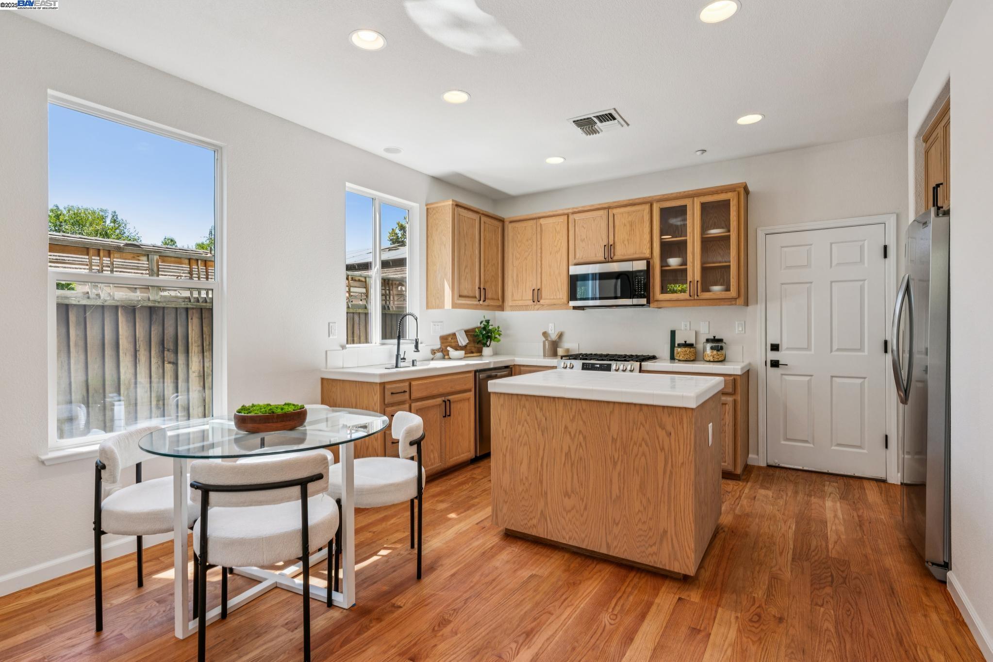 5929 Linwood Cmn, Livermore, California 94550, 3 Bedrooms Bedrooms, 6 Rooms Rooms,2 BathroomsBathrooms,Residential,For Sale,5929 Linwood Cmn,41106210