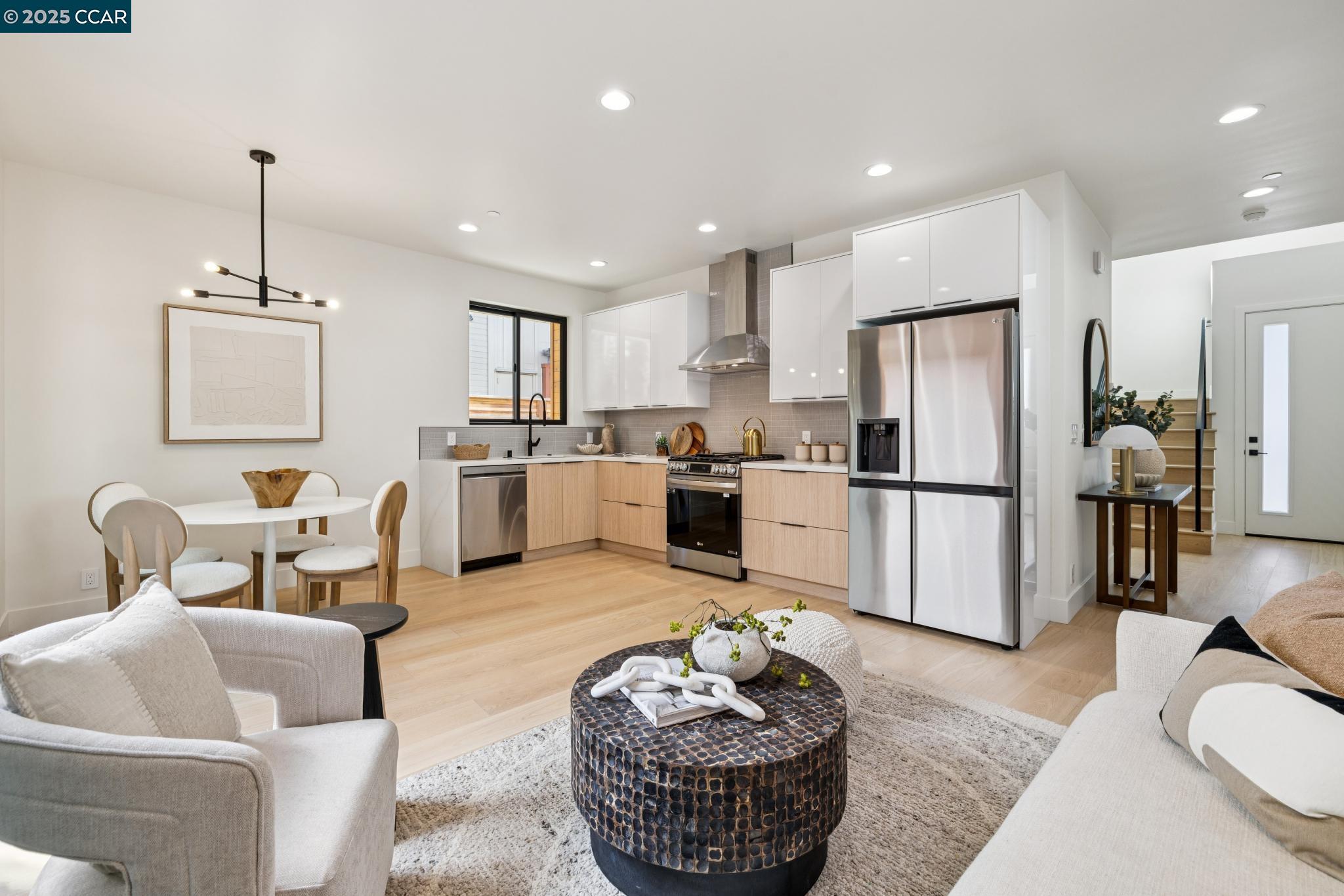 Detail Gallery Image 5 of 30 For 1270 64th St, Emeryville,  CA 94608 - 3 Beds | 2/1 Baths