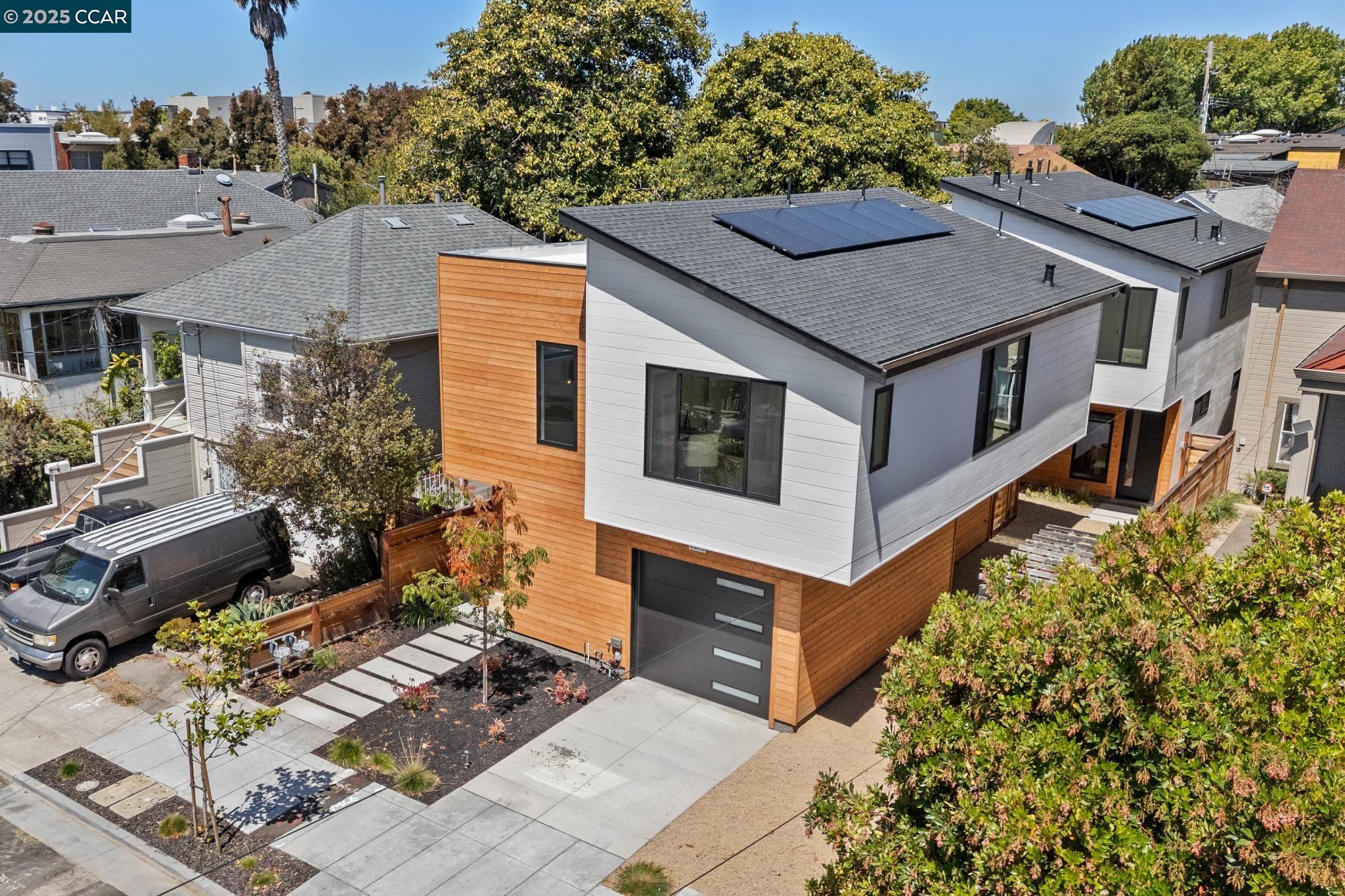 Detail Gallery Image 2 of 28 For 1270a 64th St, Emeryville,  CA 94608 - 3 Beds | 2/1 Baths